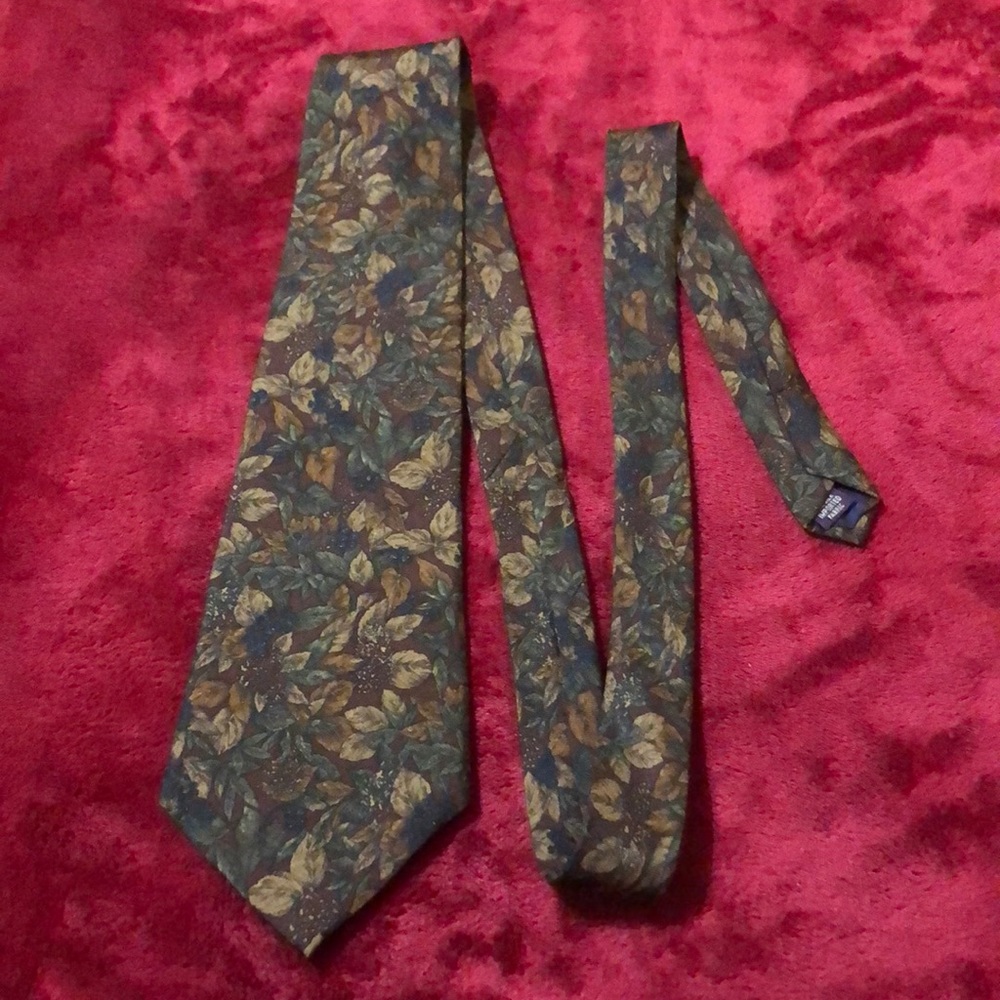 Bert Pulitzer collectors edition fall leaf tie